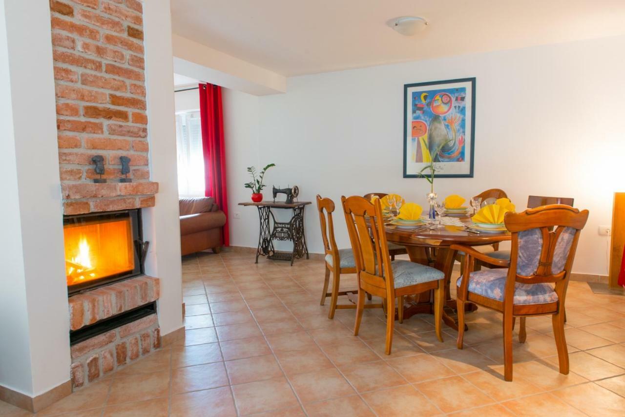 Apartma Marija Metlika Exterior photo